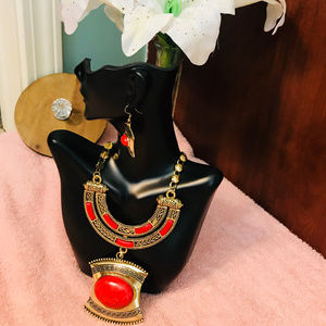 Gorgeous jewellery set (Necklace and Earings)